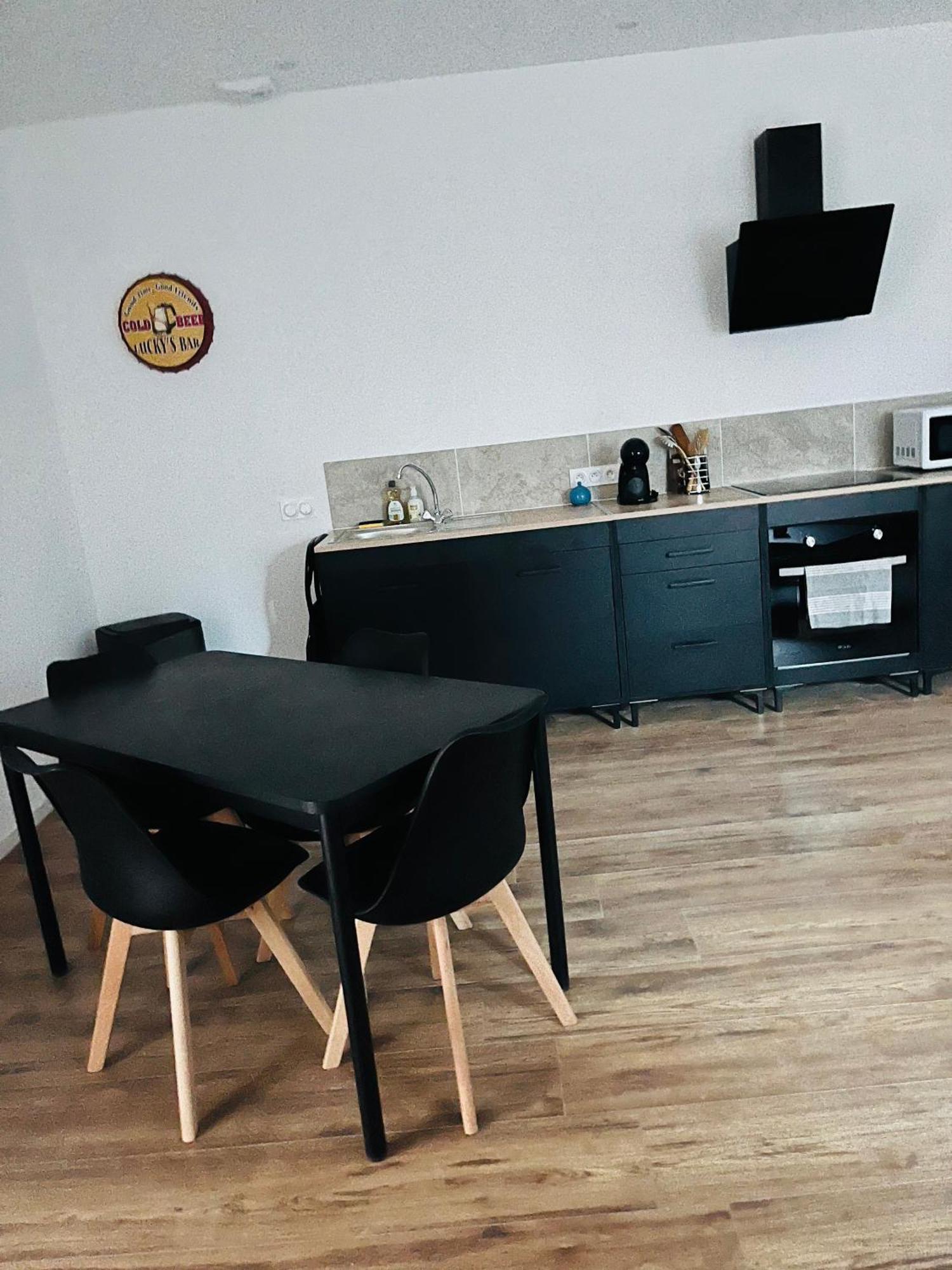 Logements 6 Pers A 15 Minutes D Angers Corné Exterior foto